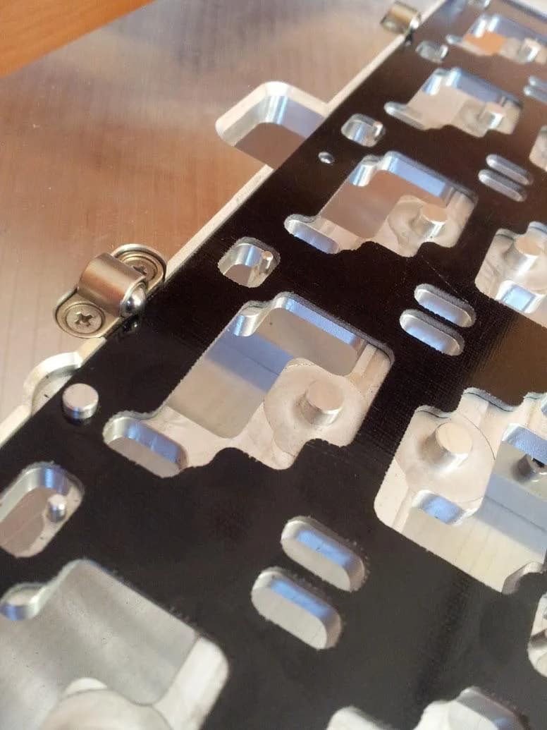 Solder pallet Durostone con marco aluminio y bisagra de cierre