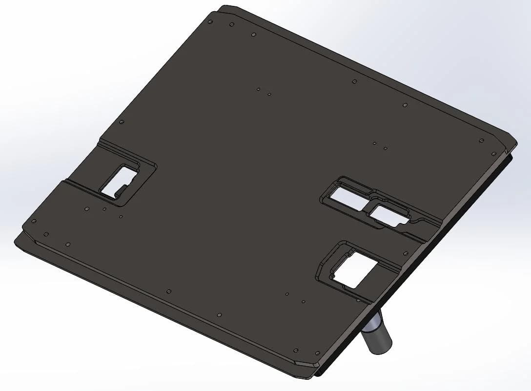 Tarjeta PCB montada en fixture de prueba — componentes BGA y contactos dorados