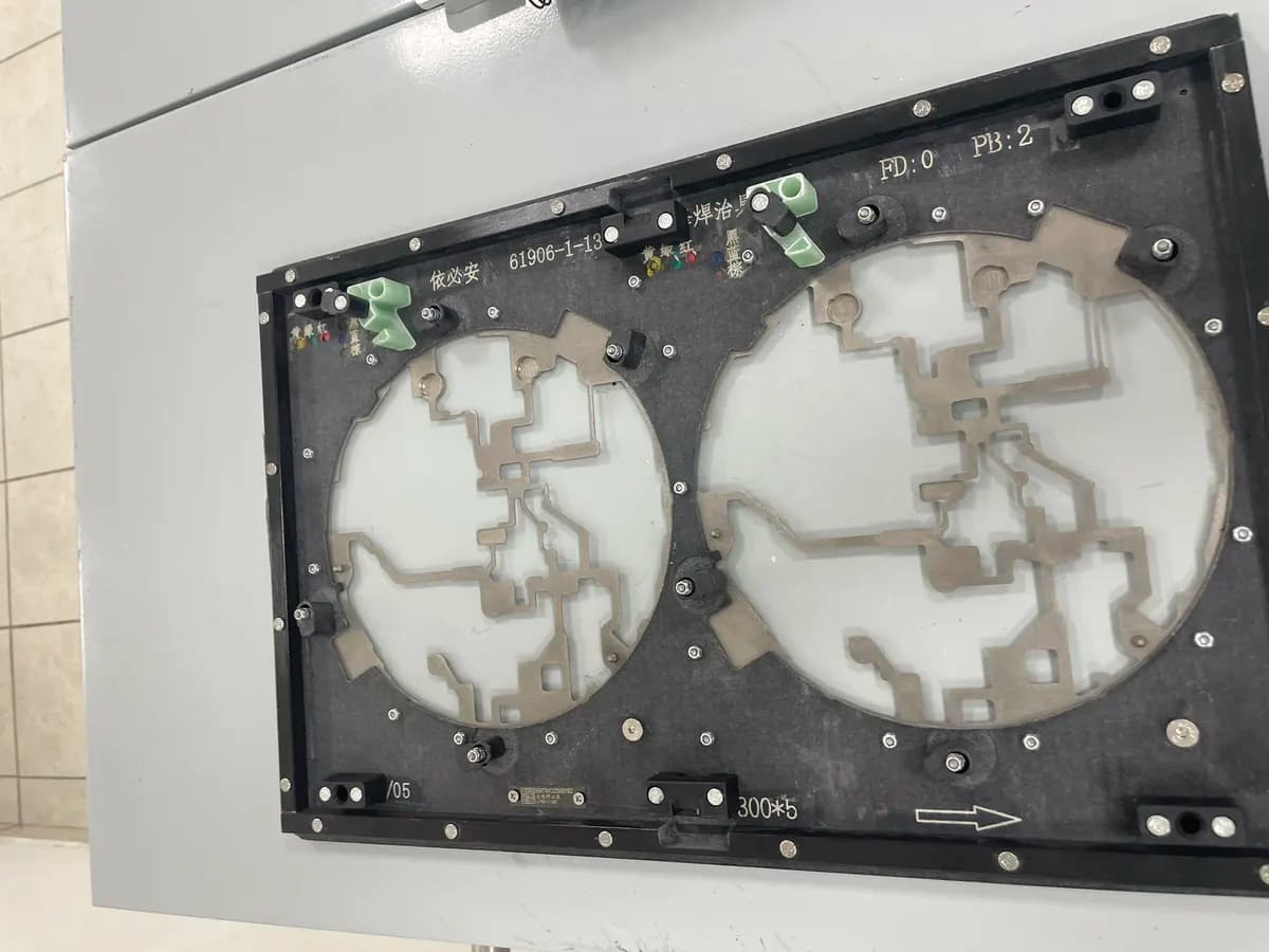 Jig de prueba con stencil para PCB