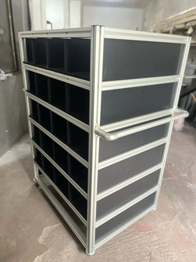 Carro organizador con compartimentos