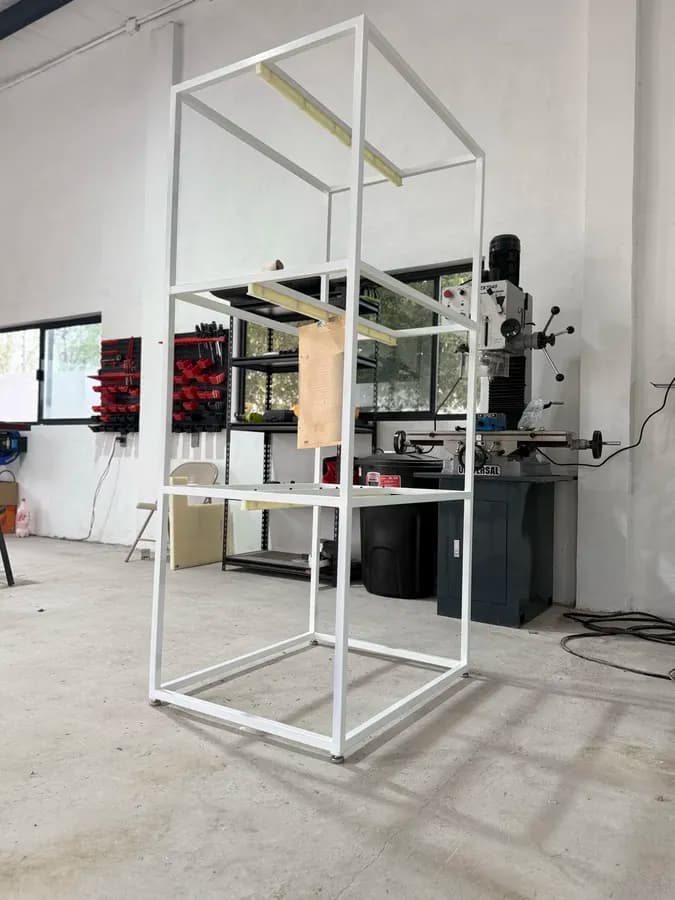 Estructura metálica blanca soldada en taller